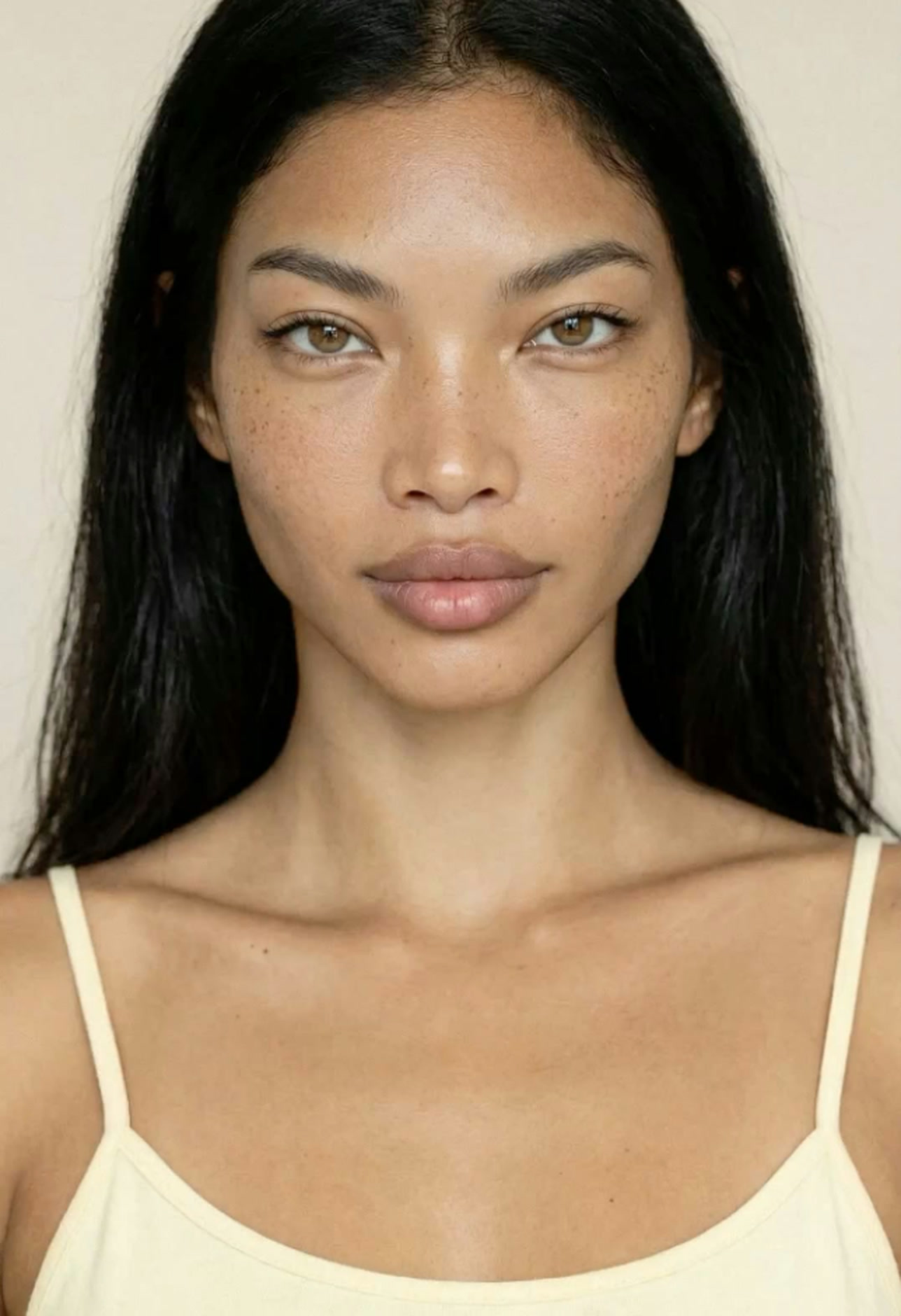 The same eyes with no lashes applied